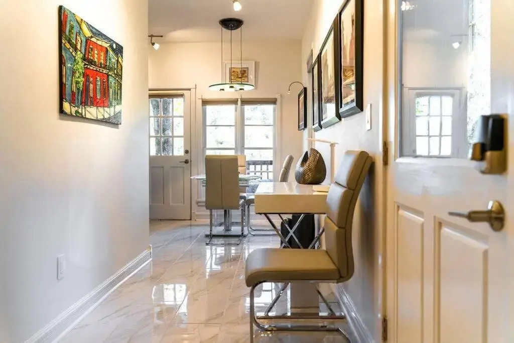 Private Luxury Suite with Hot Tub Downtown Eureka Springs
