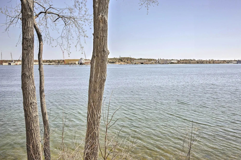 Modern Sturgeon Bay Home by Potawatomi State Park!