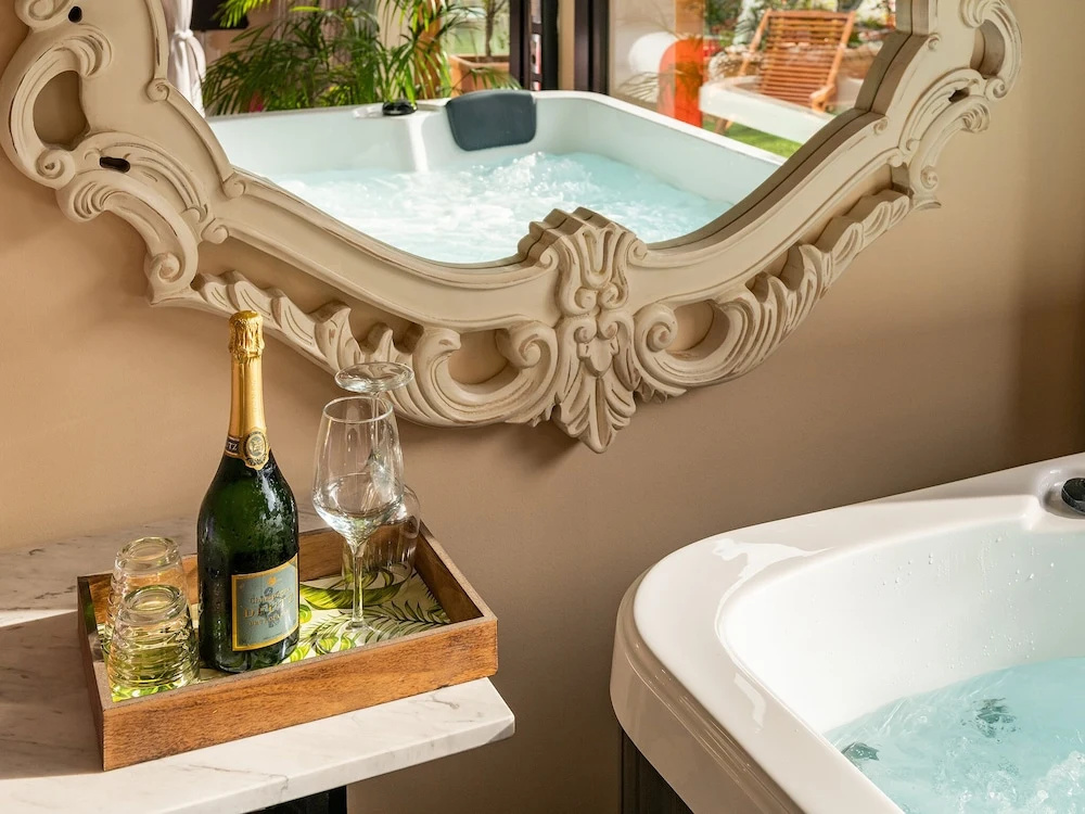 Snob Luxury Suite