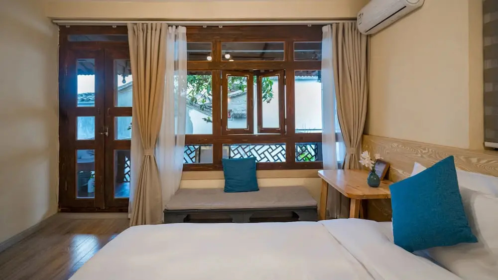 Floral Joy Cat Hotel