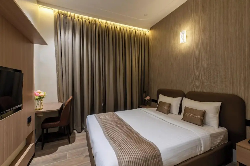 Hotel Kingsway Continental , Raipur