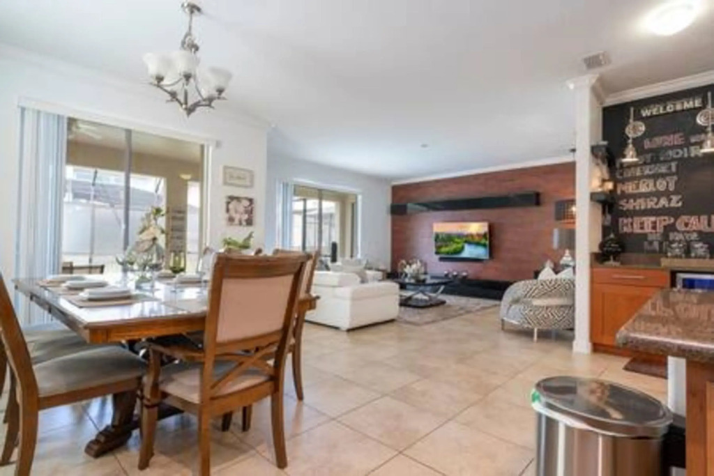 Gorgeous 6 bedroom w/pool Paradise Palms, Kissimmee