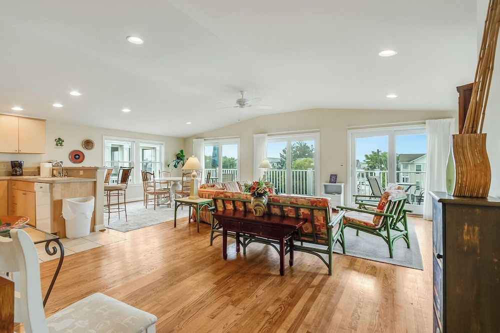 Rodney Avenue 8B