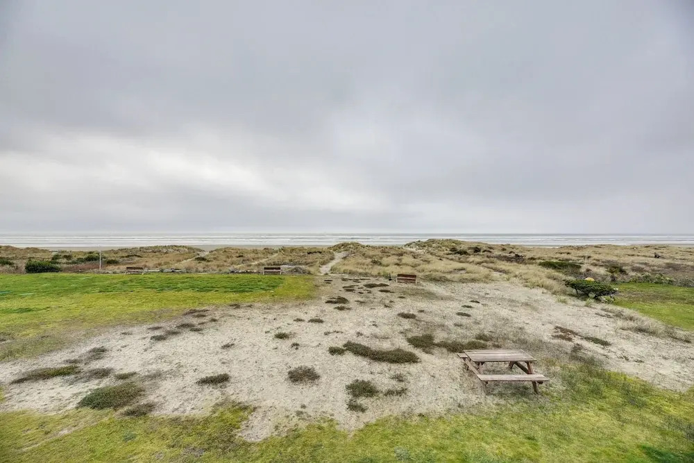 Sanderling Sea Cottages, Unit 3 w/ Private Balcony