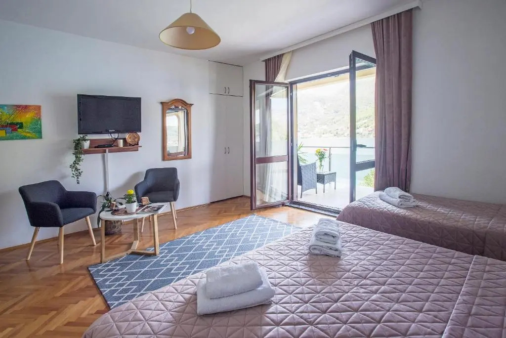 Apartments MaXhit