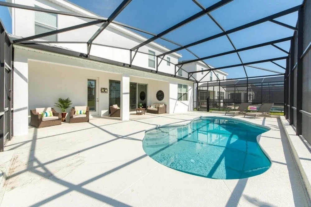 Private Beautiful Furnished ! 5 Bedroom Home