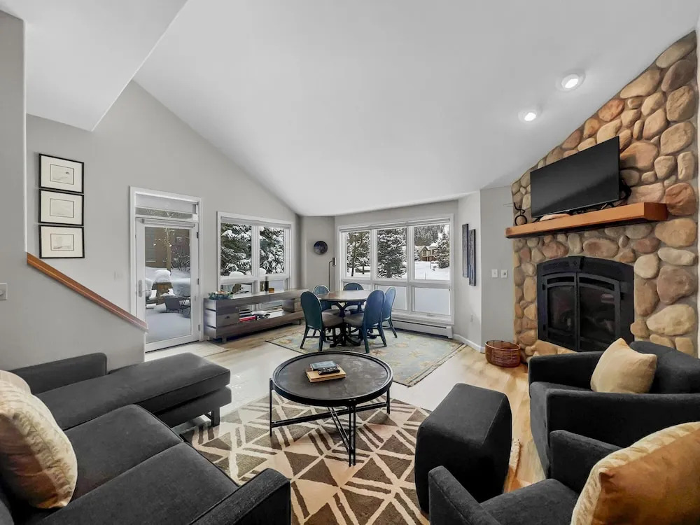 Legends 10 4br 4ba 4 Bedroom Townhouse by RedAwning