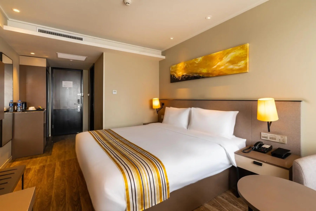 Home Inn Plus (Harbin Central Street)