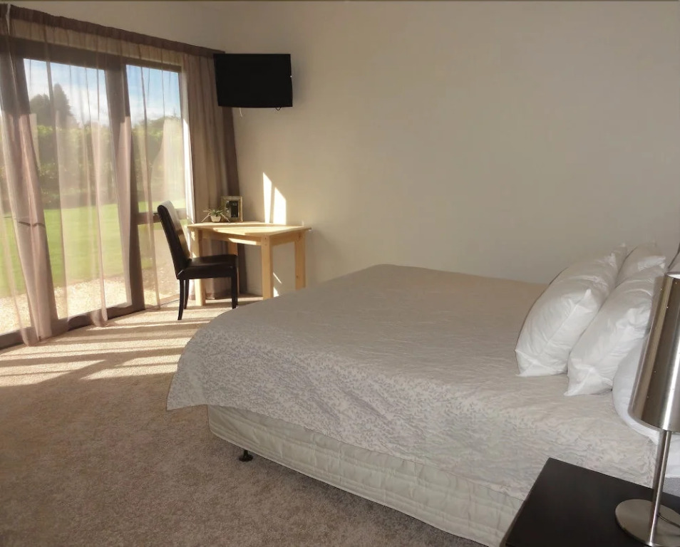 Pine Hill Lodge In Vineyard
