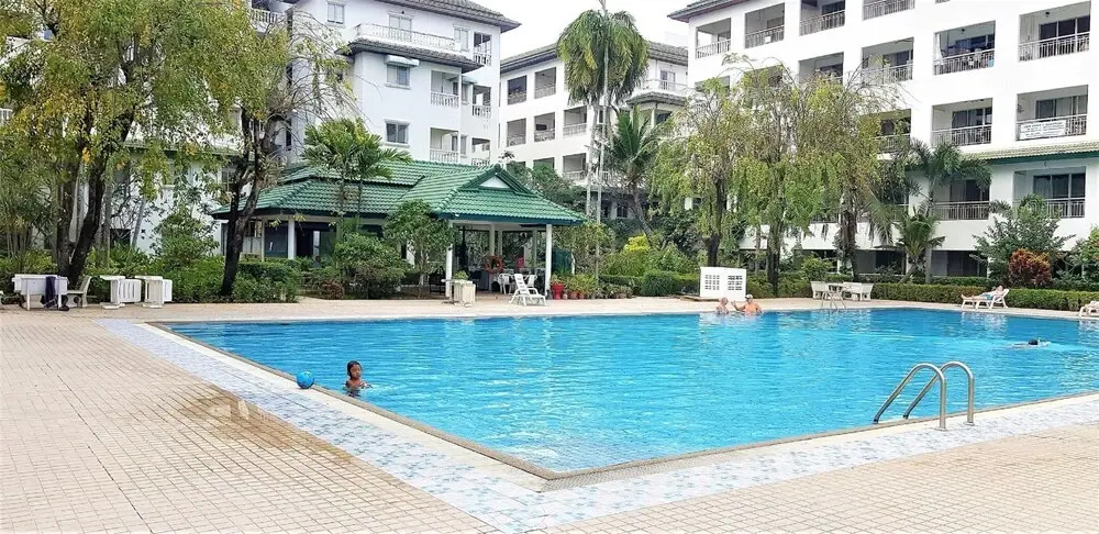 Pool View Apartment