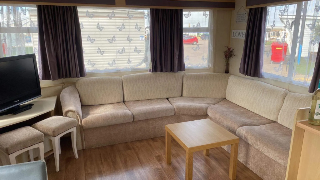 Caravan - Sleeps 8 - Pets Ok - Parking - Site Pool