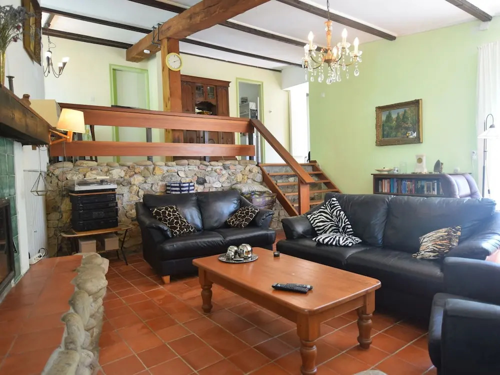 Charming Holiday Home Near River in Vallon-Pont-D'Arc