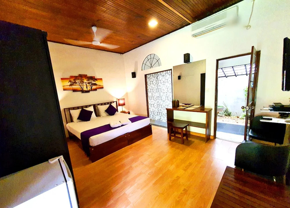 C & I Beach Hotel