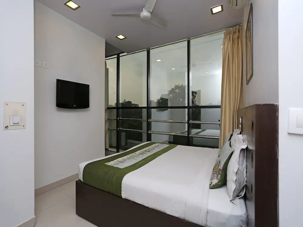 OYO 1245 Hotel Amby Inn