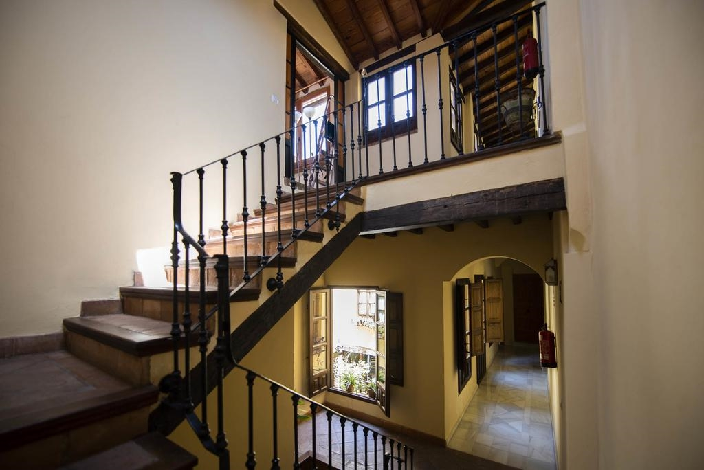 GLORIA SUITES