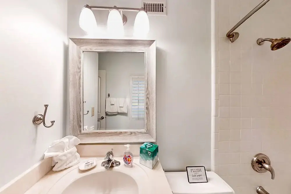 2-story Condo With On-site Pool, Private Patio, & W/D - Near Beach/golf
