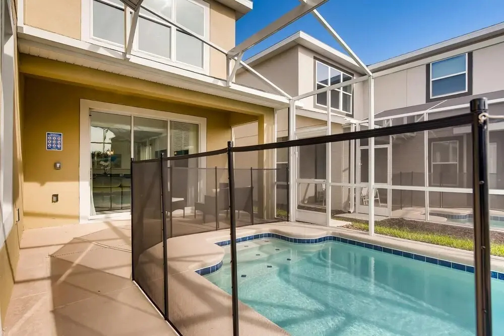 8992 CC - Exquisite 5 Bed Single Family