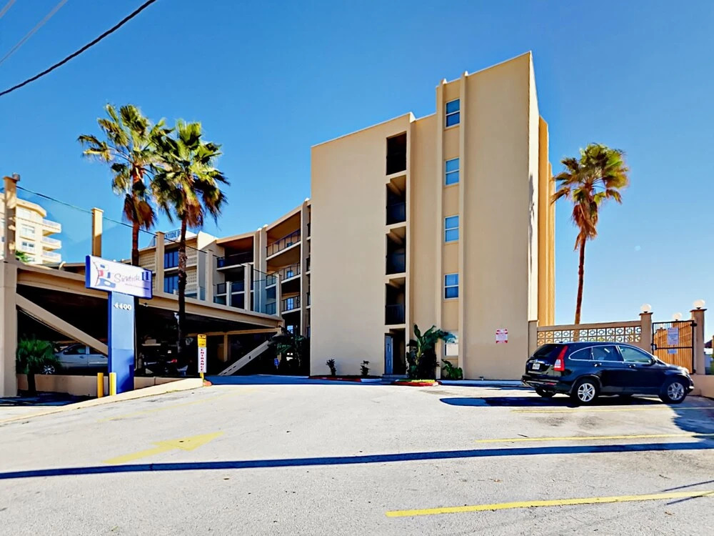 4400 Gulf Blvd Condo Unit 106