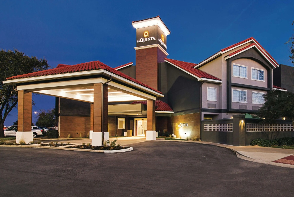 La Quinta Inn & Suites by Wyndham Austin Near The Domain