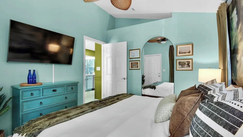 PCB Stay w/ Heated Pool, Hot Tub, Bars, Game Room & Quick Walk to Beach The Jade Oasis by Avantstay