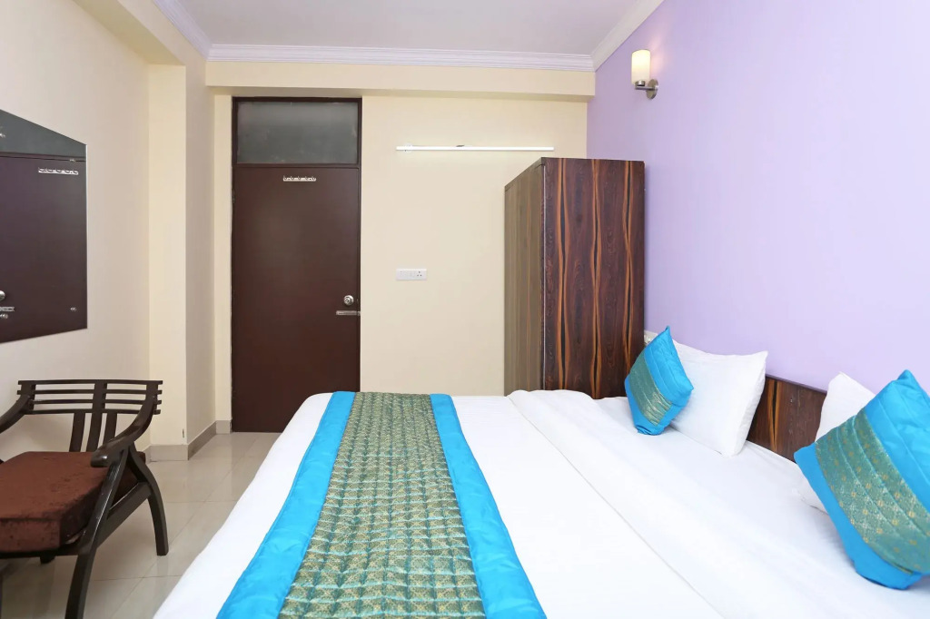 OYO 8462 Hotel Galaxy