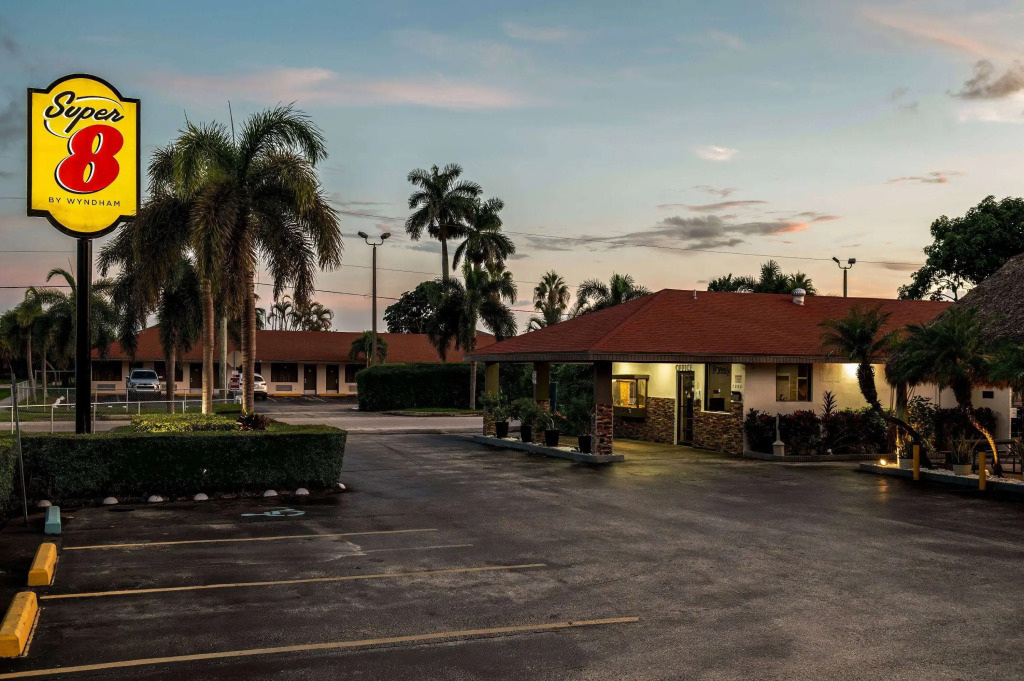Super 8 by Wyndham Homestead Florida City Gateway to Keys