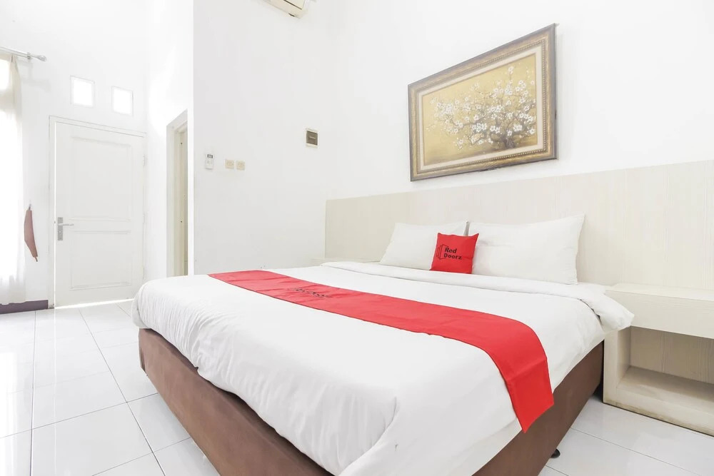 La Mega Hotel Cirebon by Reddoorz