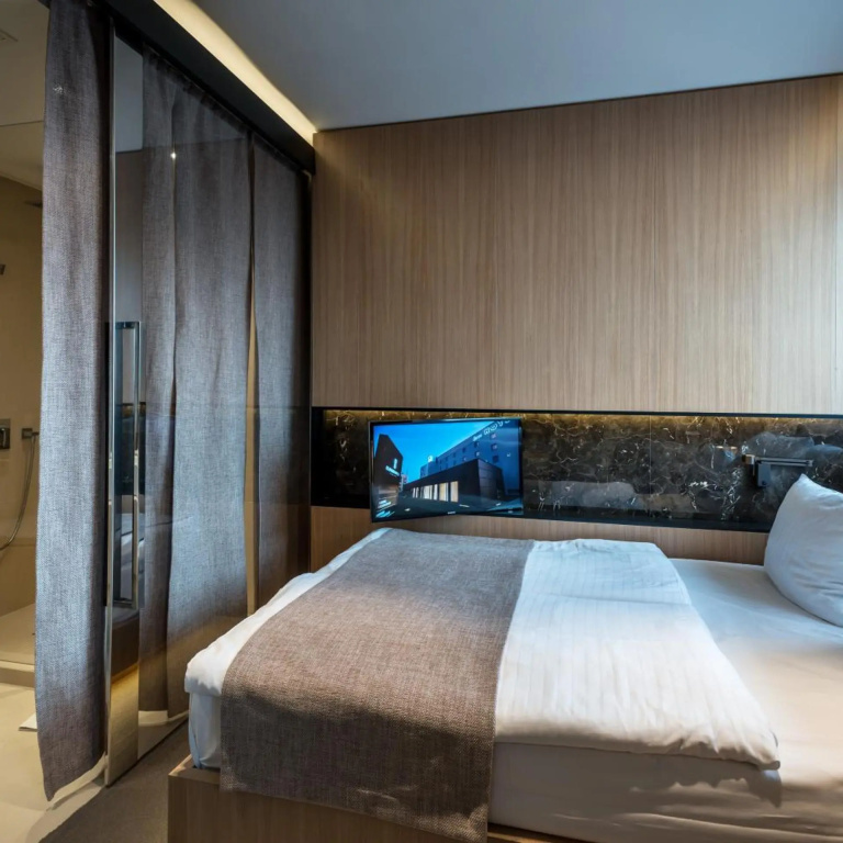 Ilonn Hotel
