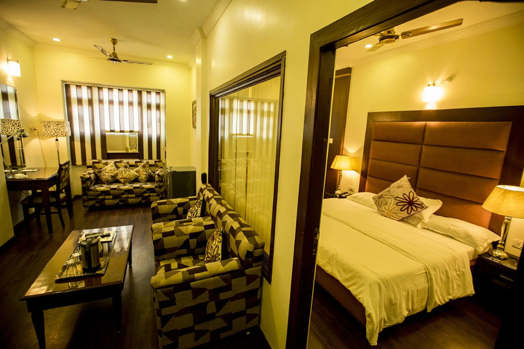 Deep Hotel