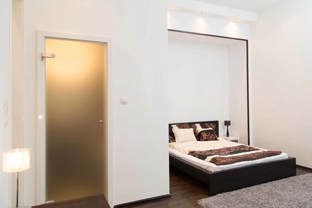 Two Bedroom Suites Near The Parliament