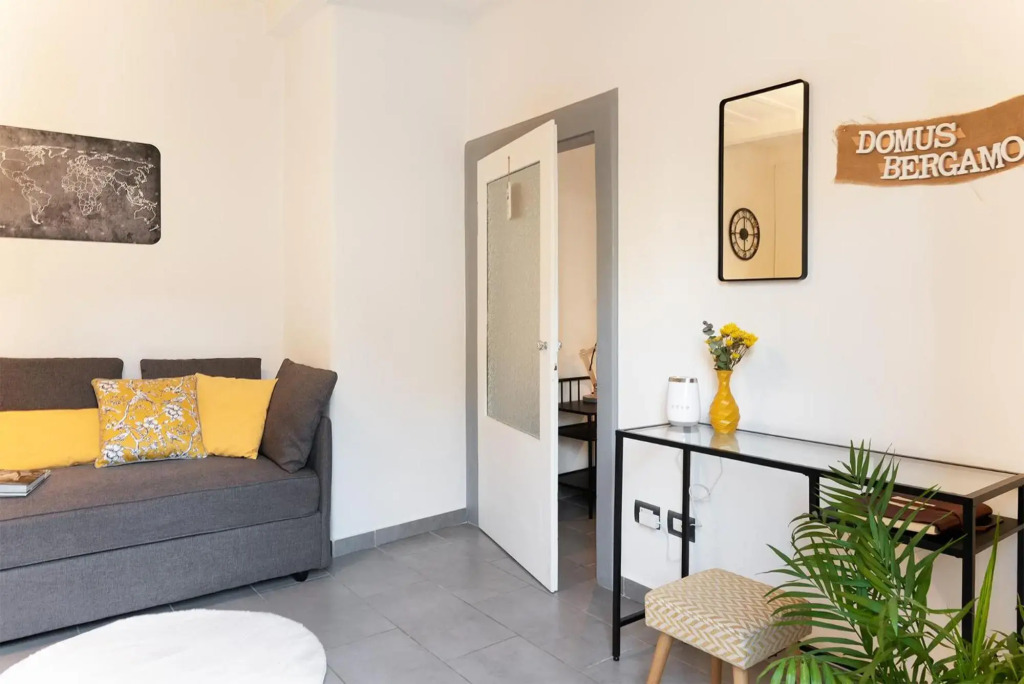 DomusBergamo - Apartment in Historic Street
