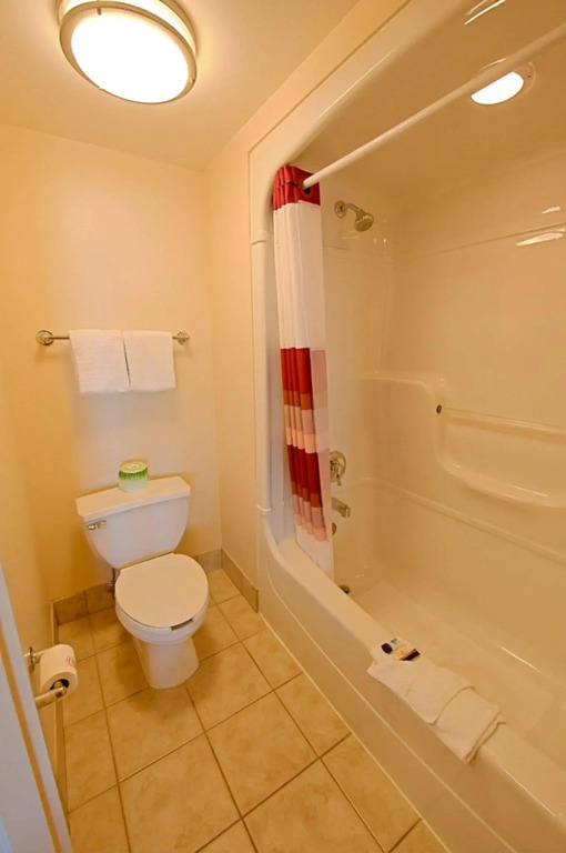 Red Roof Inn PLUS Long Island - Garden City