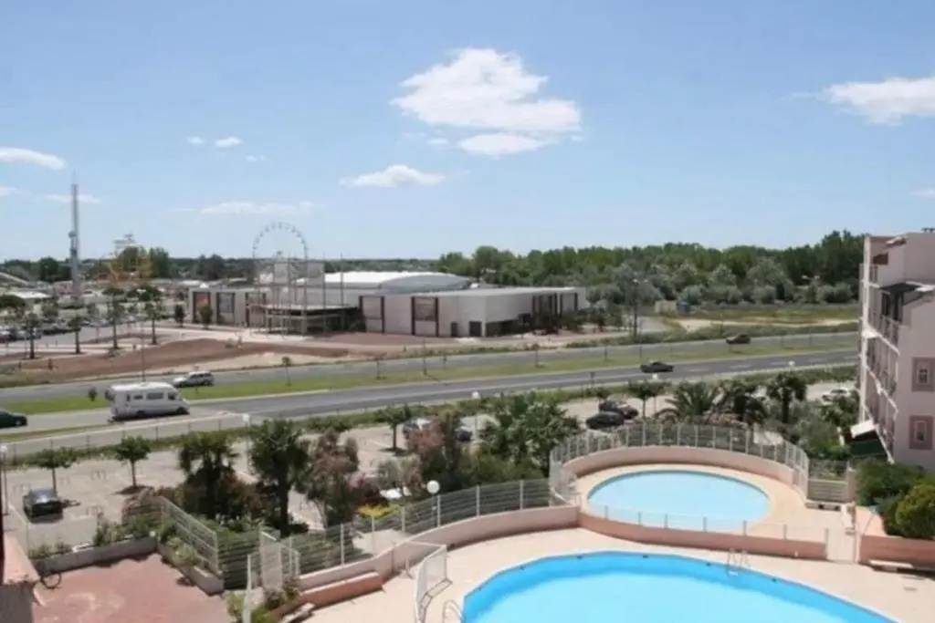 Nice 24m With Balcony Residence With Pool