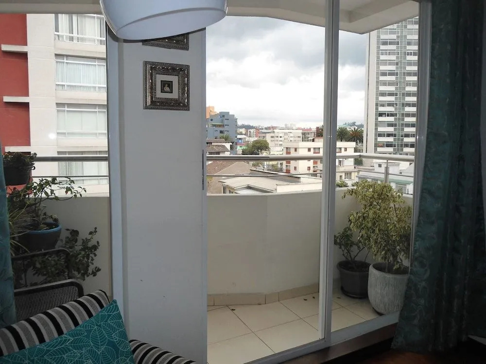 PLAZA FOCH Area - APARTMENTS with Balcony
