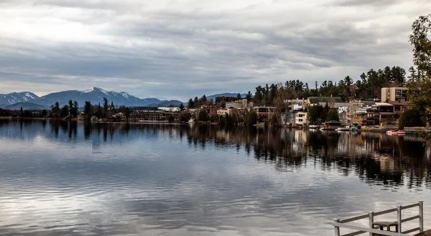 The Haus on Mirror Lake