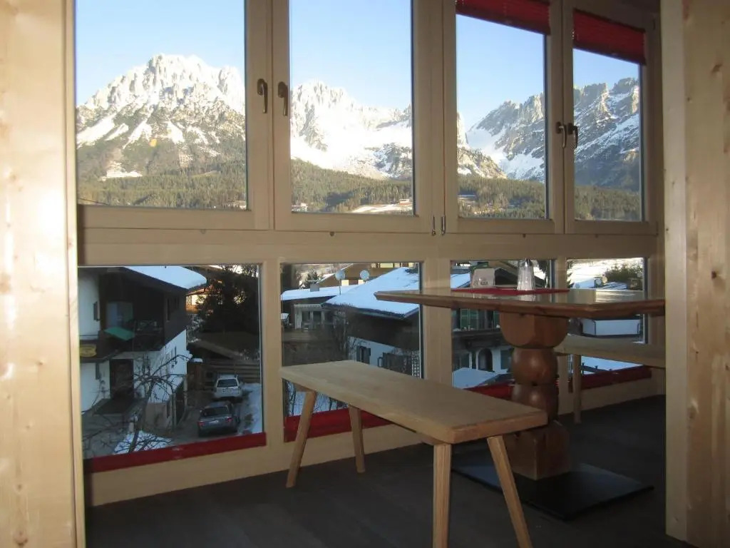 Alpking Hostel