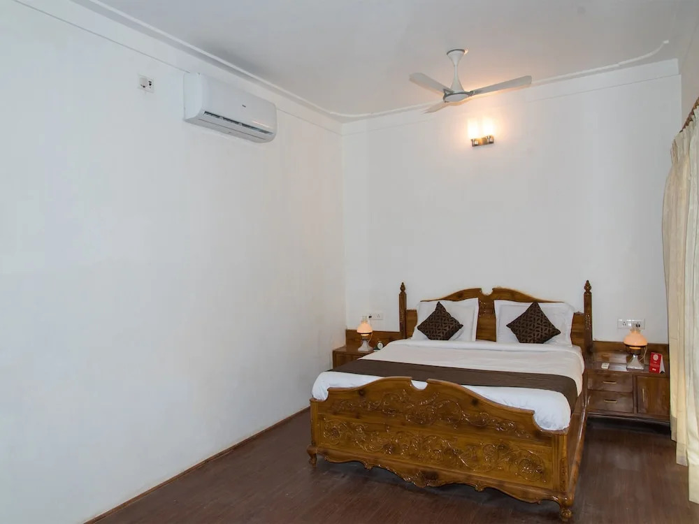 OYO 10412 Home Exotic 4BHK Villa Govardhan Vilas