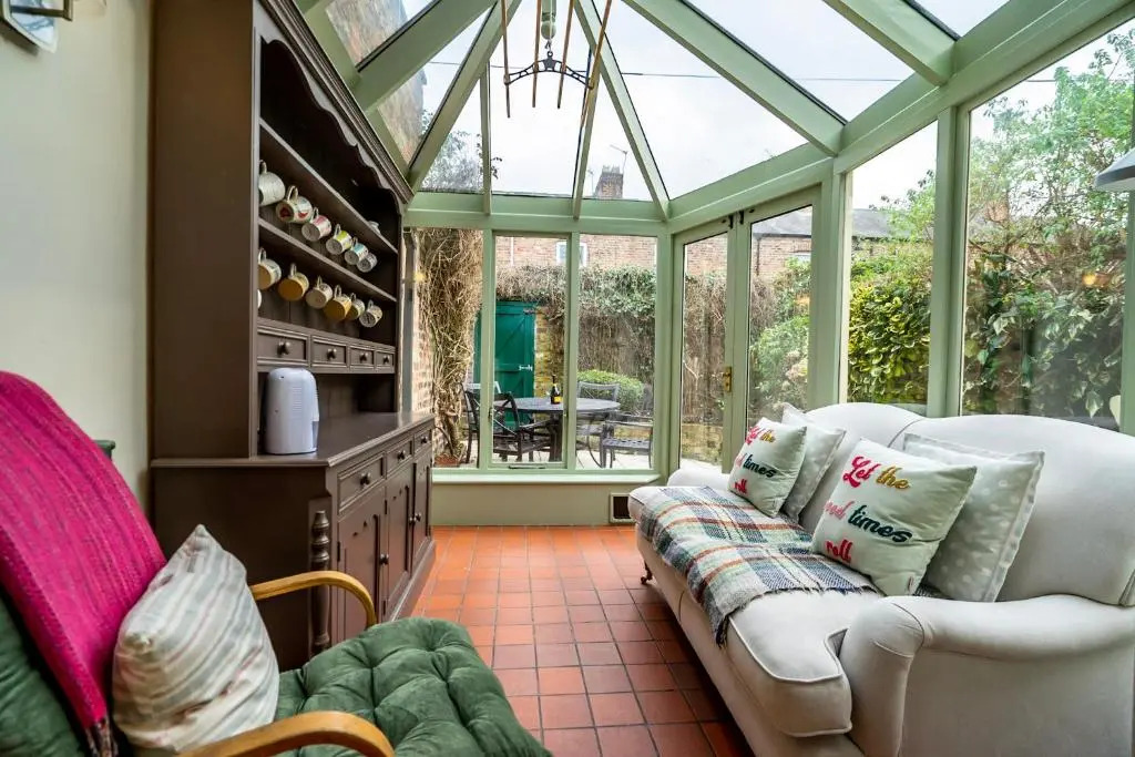 7 St Johns Crescent