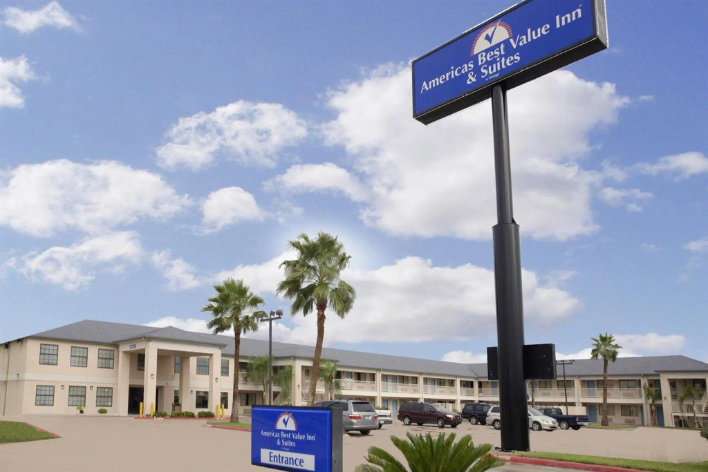 Deluxe Inn and Suites