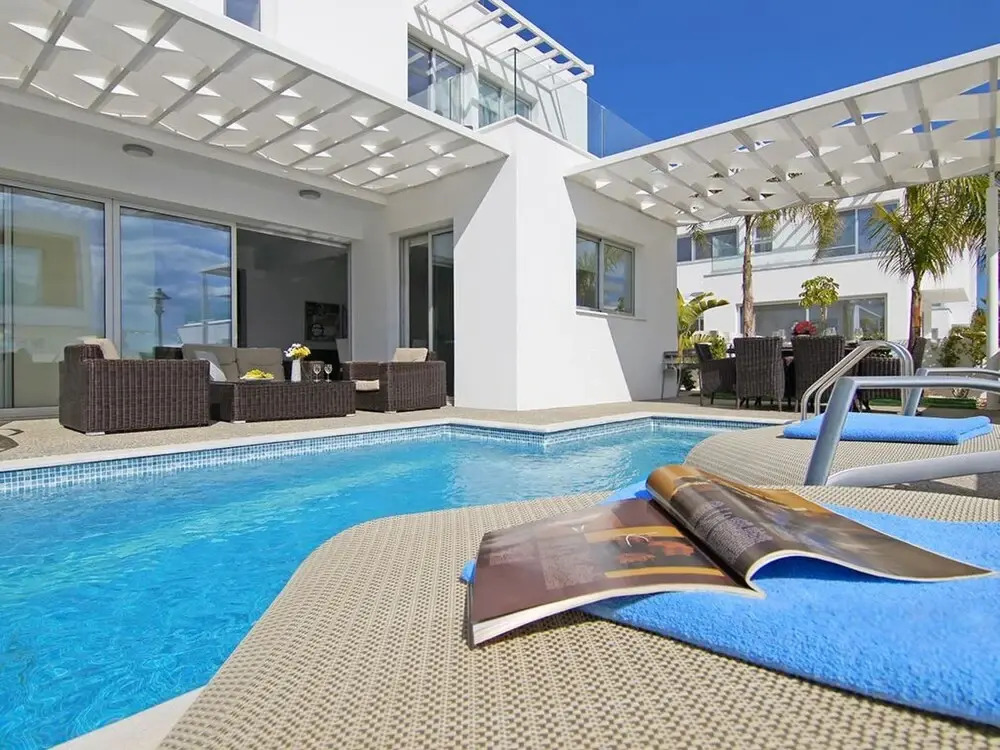 Villa Sunday