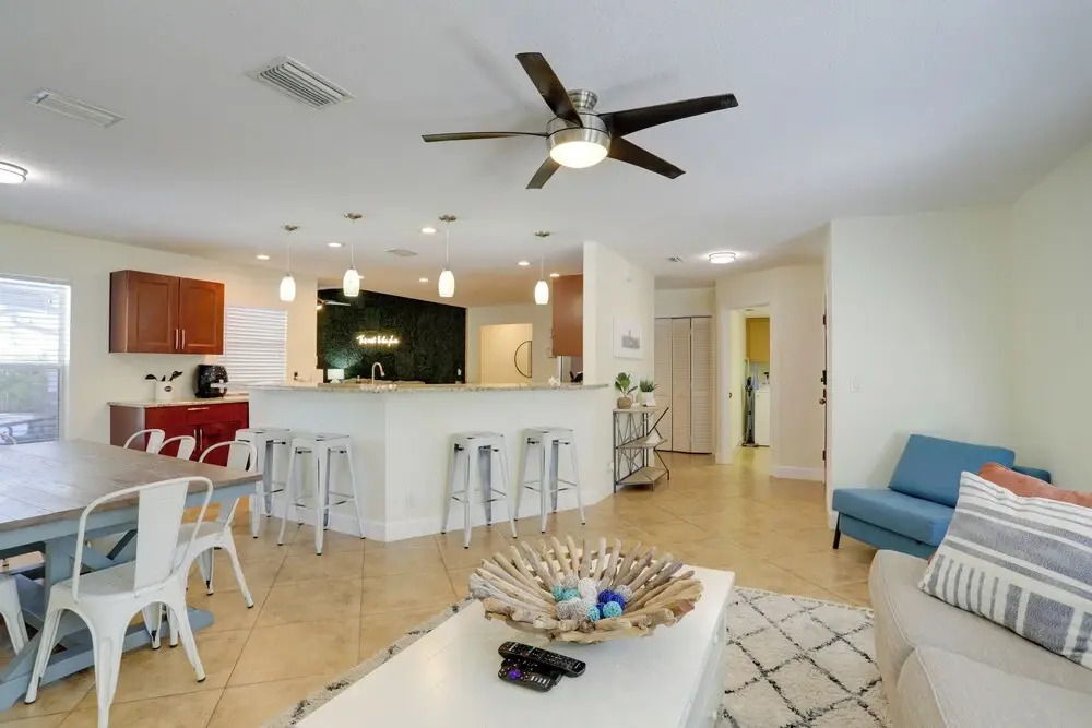 Spacious Largo Retreat: Private Pool & Yard!
