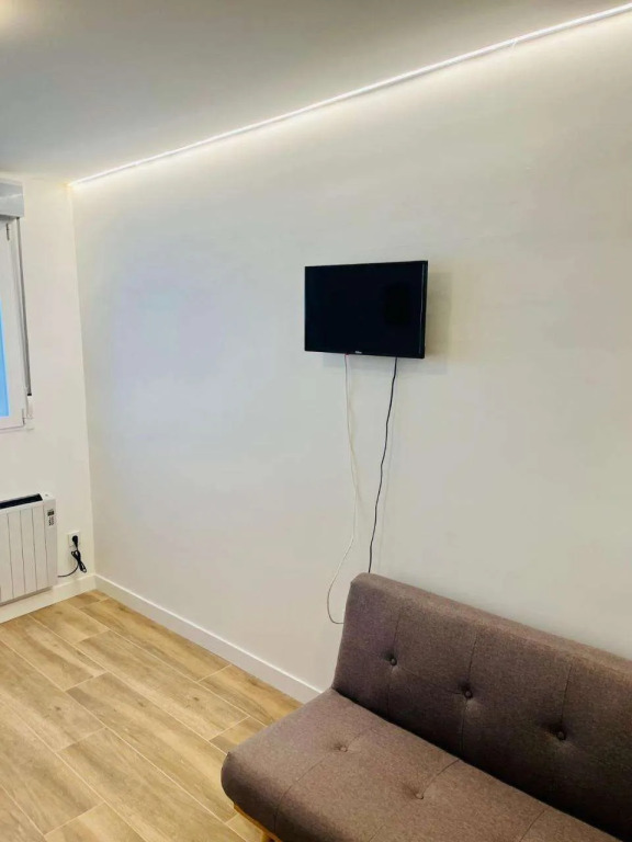 Bernabeu/ C.Universitaria Apartments