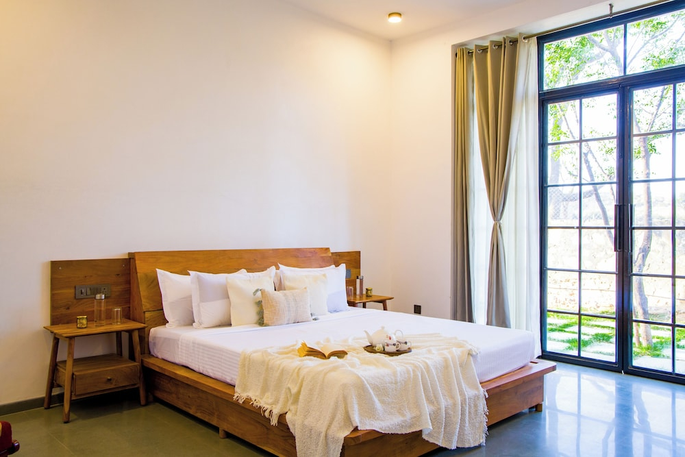Elivaas Nature 95 4BHK Farm with Pool