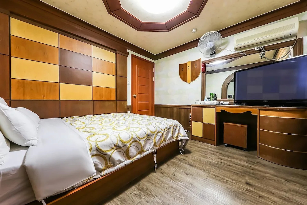 Pine Motel