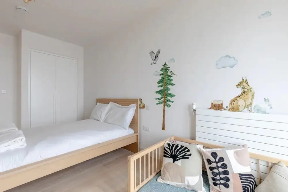 Charm & Convenience 3 Bed Near Excel London
