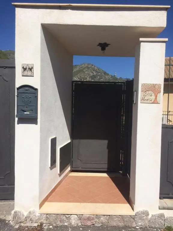 Villa Almond