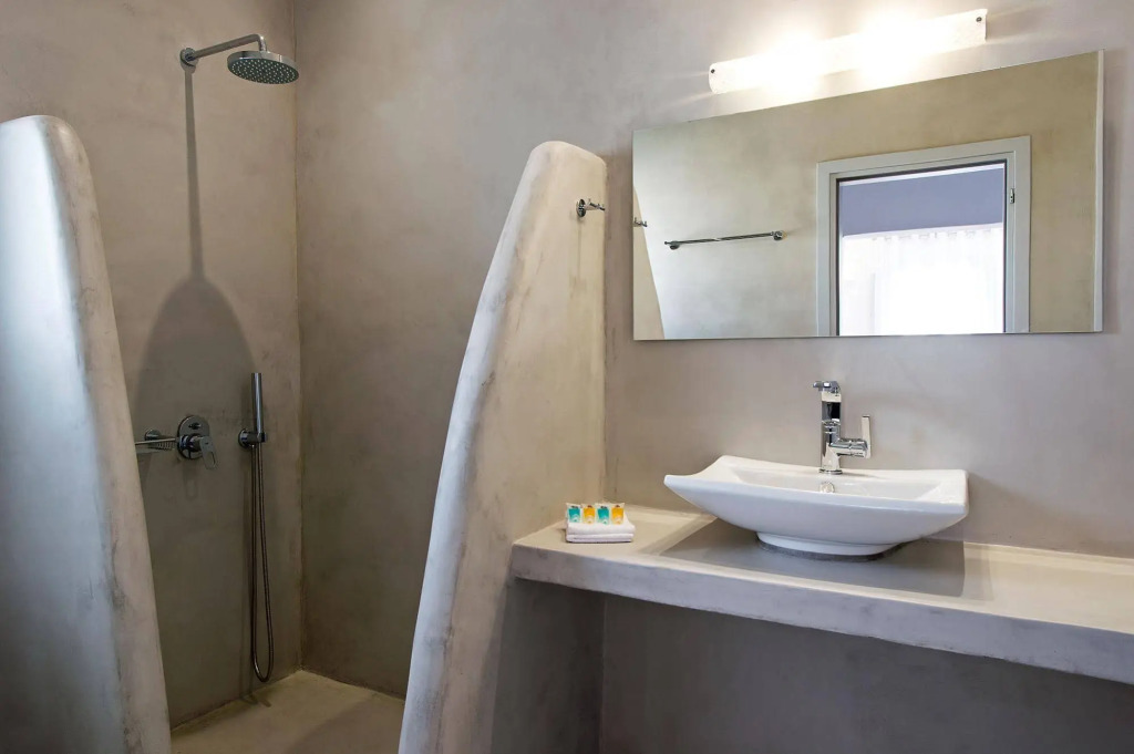 Central Fira Suites