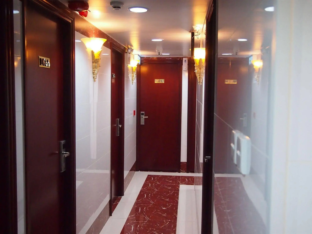 Delta Lounge