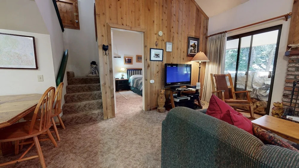 Hidden Valley 104 Convenient and Cozy, Short walk to The Village Gondola by RedAwning