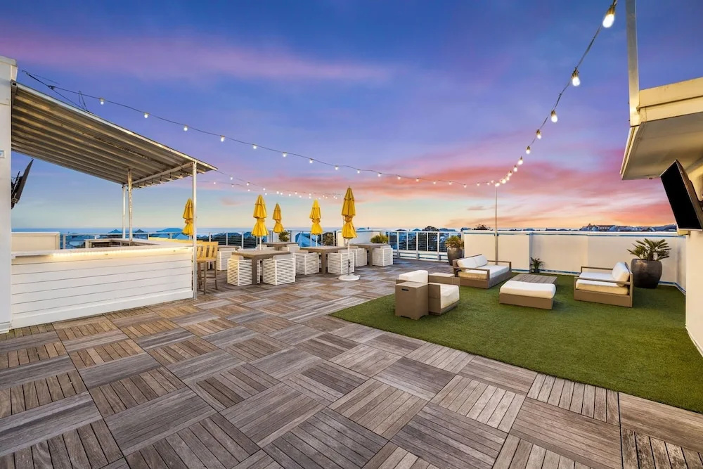 The Pointe 344 2 Bedroom Condo by RedAwning